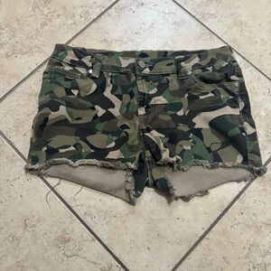VENUS Camouflage Jean Shorts